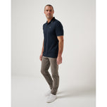 Travis Mathew glücklicher Stunde Golfhemd - Gesamtfinsternis